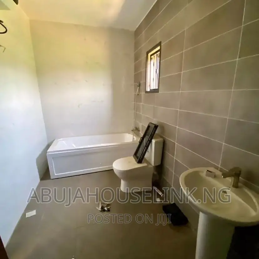 4bdrm Townhouse/Terrace in Jahi Main Abuja, Jabi for Sale in Jabi