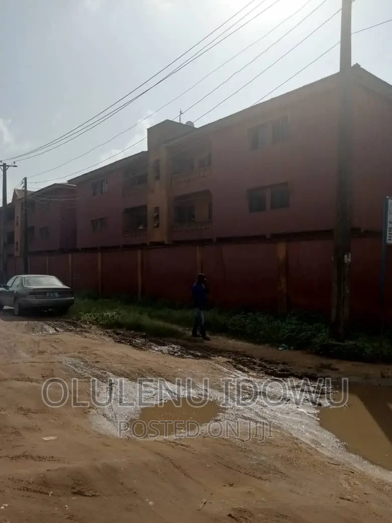 Furnished 3bdrm Block of Flats in Alimosho for sale in Alimosho