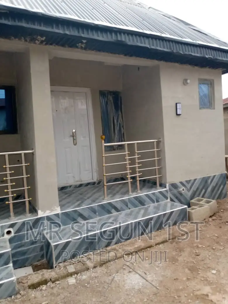 Mini Flat in Orange Estate Olosan, Akala Express for rent in Akala Express