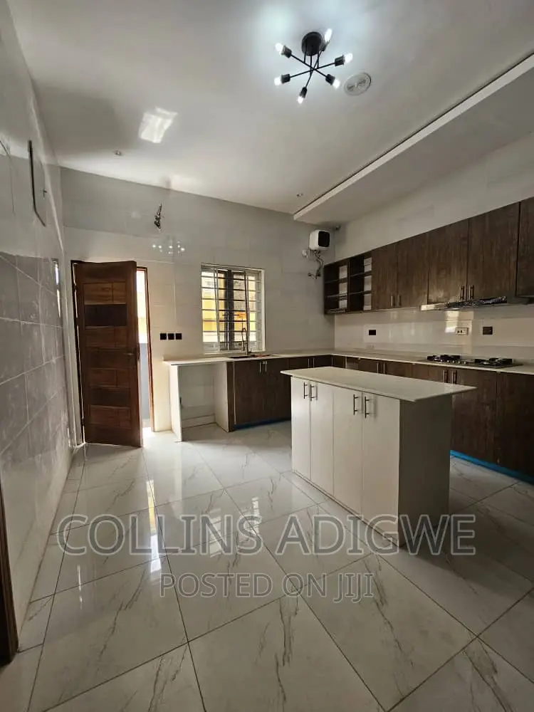 5bdrm Duplex in Agungi for sale in Agungi