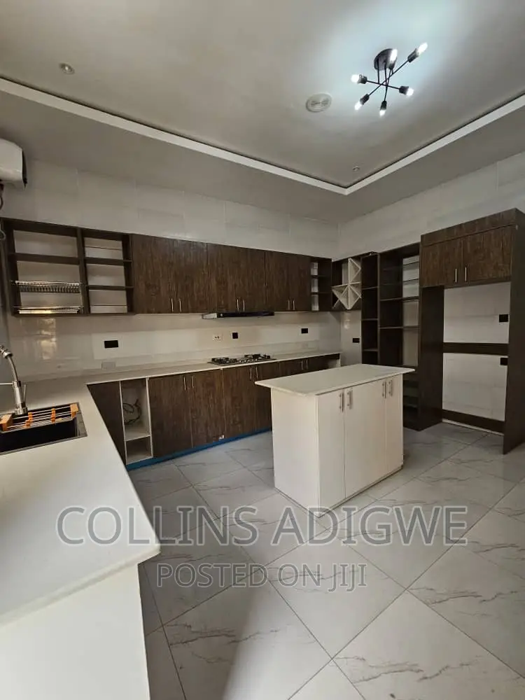 5bdrm Duplex in Agungi for sale in Agungi