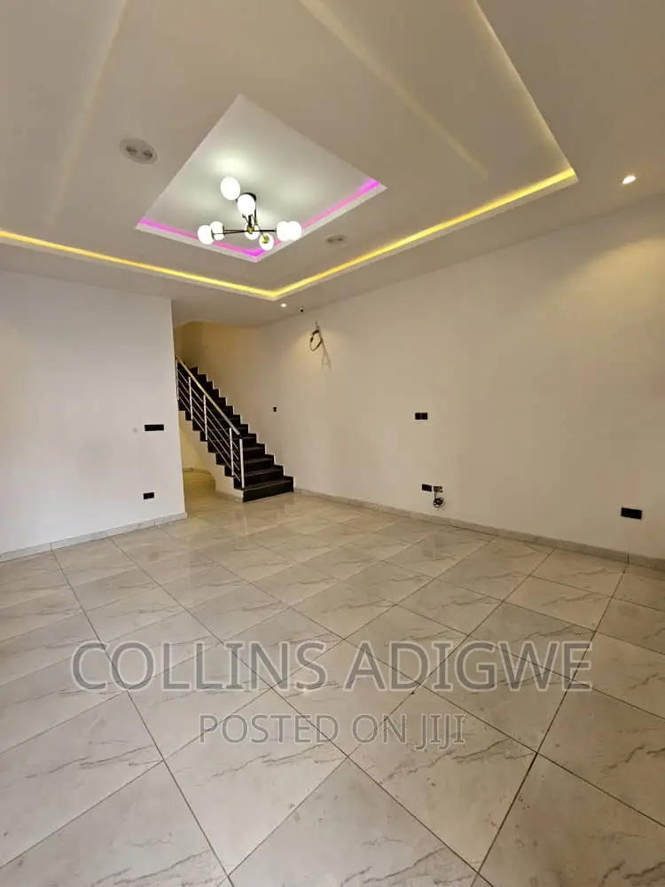 4bdrm Duplex in Agungi for sale in Agungi