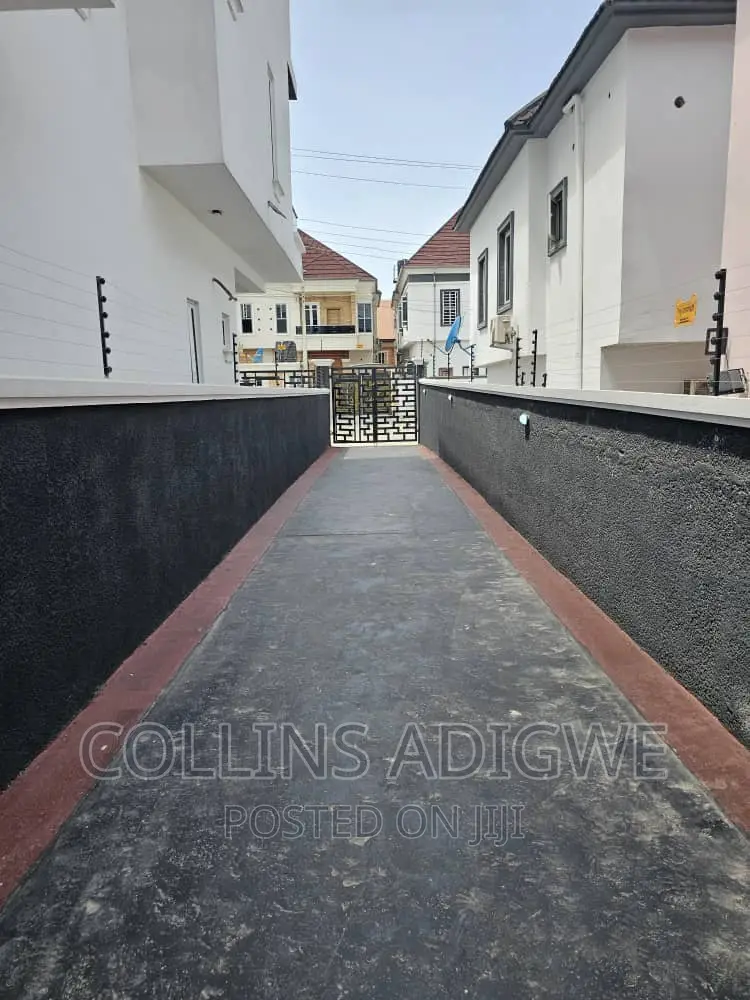 4bdrm Duplex in Agungi for sale in Agungi