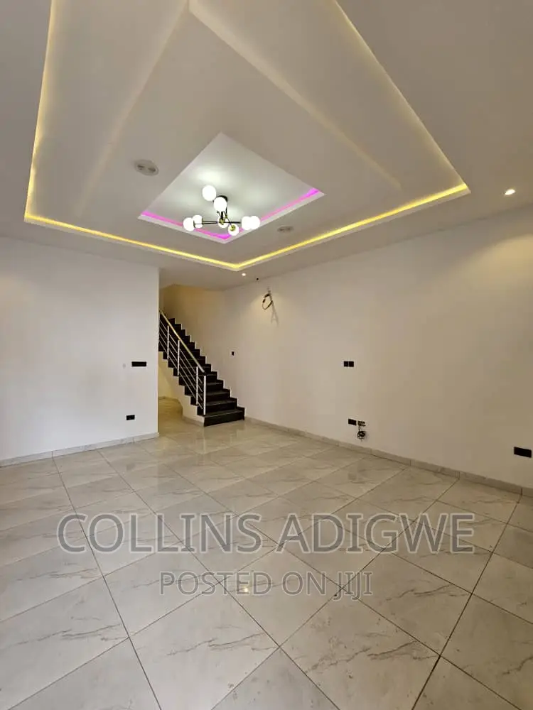 4bdrm Duplex in Agungi for sale in Agungi