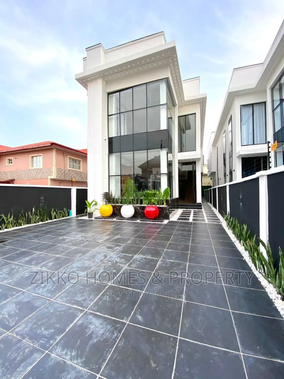 3bdrm Duplex in Ikota, Chevron for sale in Chevron