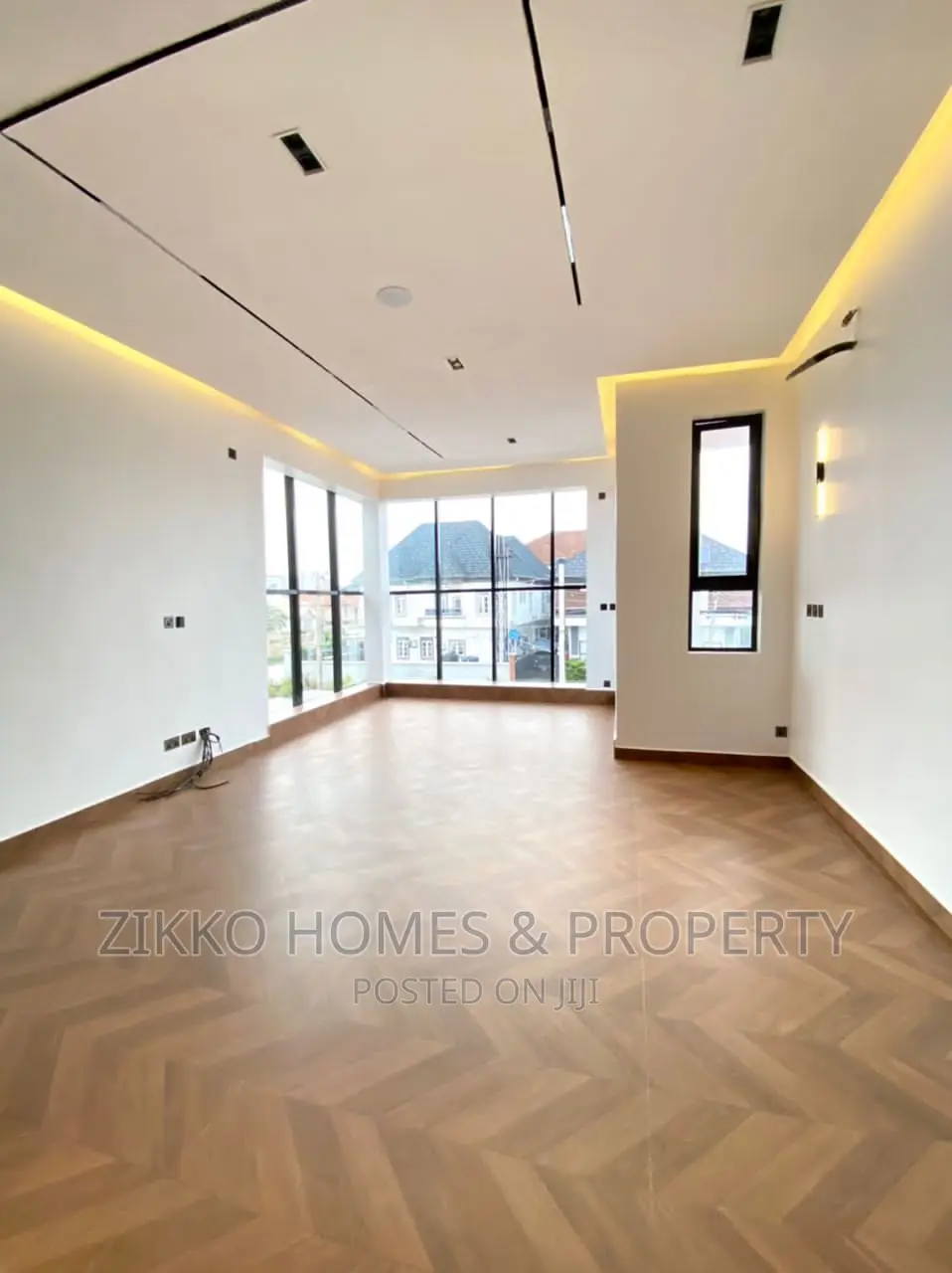3bdrm Duplex in Ikota, Chevron for sale in Chevron