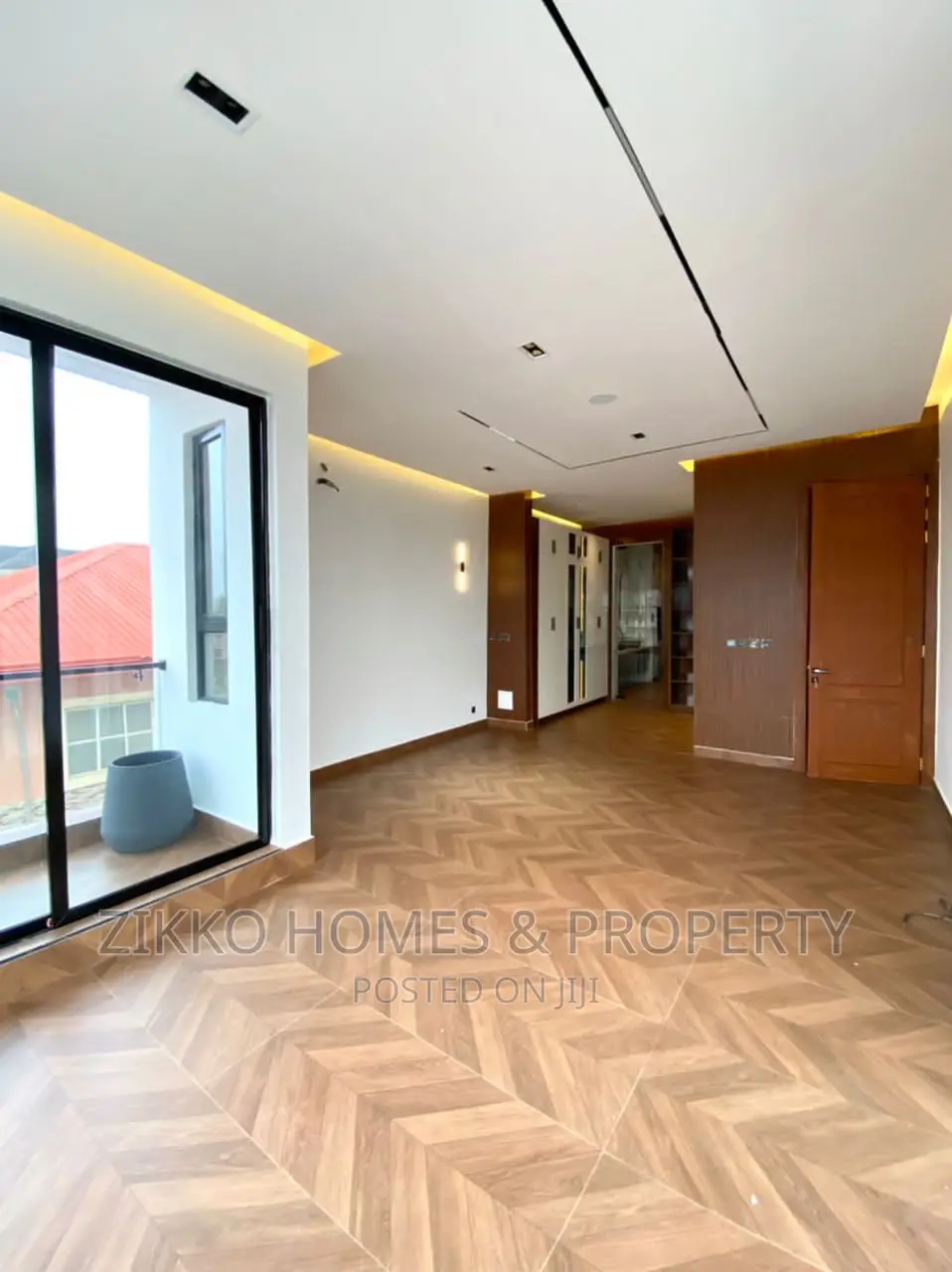 3bdrm Duplex in Ikota, Chevron for sale in Chevron