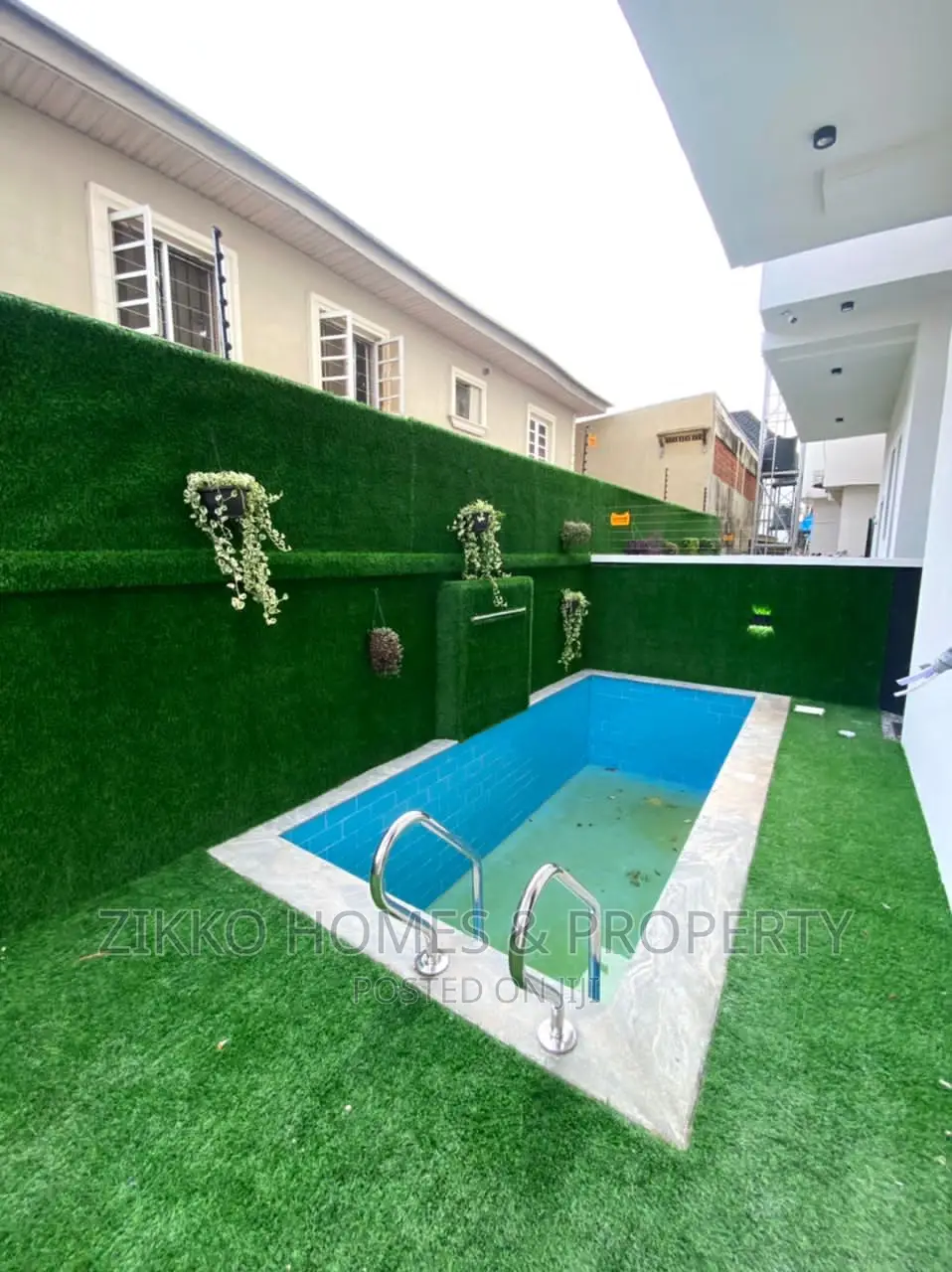 3bdrm Duplex in Ikota, Chevron for sale in Chevron