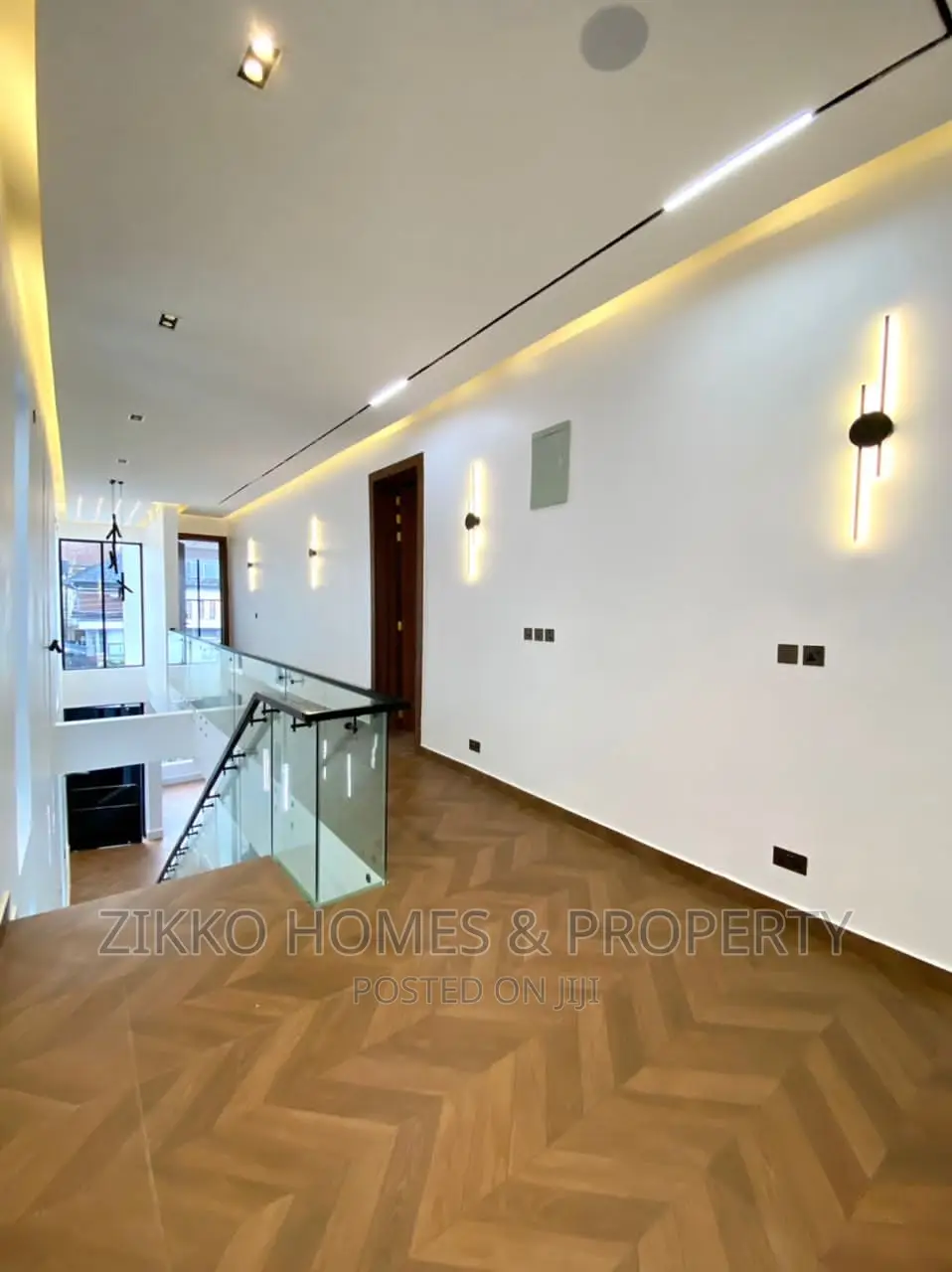 3bdrm Duplex in Ikota, Chevron for sale in Chevron