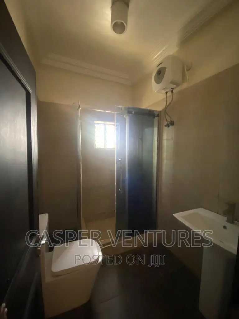 5bdrm Duplex in Chevron for rent in Chevron
