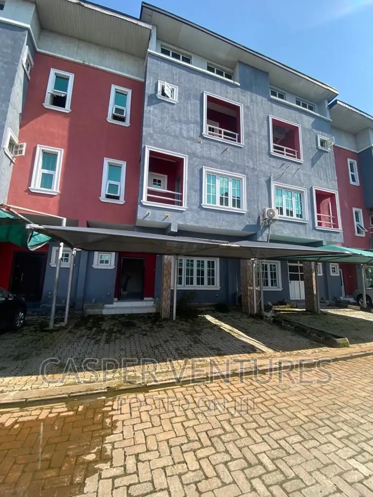 5bdrm Duplex in Chevron for rent in Chevron