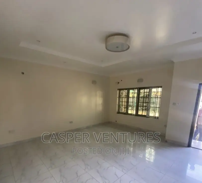 5bdrm Duplex in Chevron for rent in Chevron