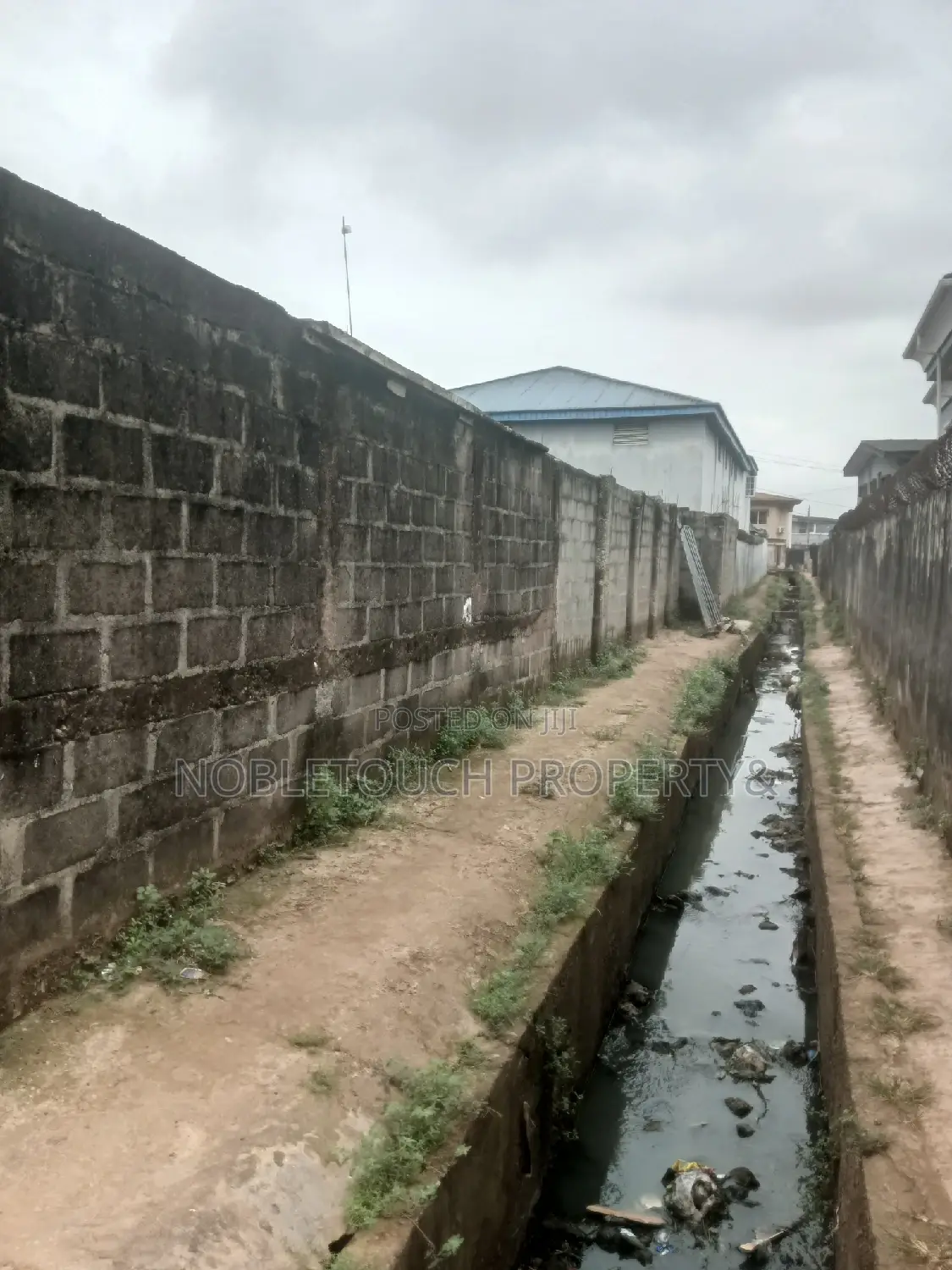 Dry Table Land Fence Round With Gate in Iseri Olofin