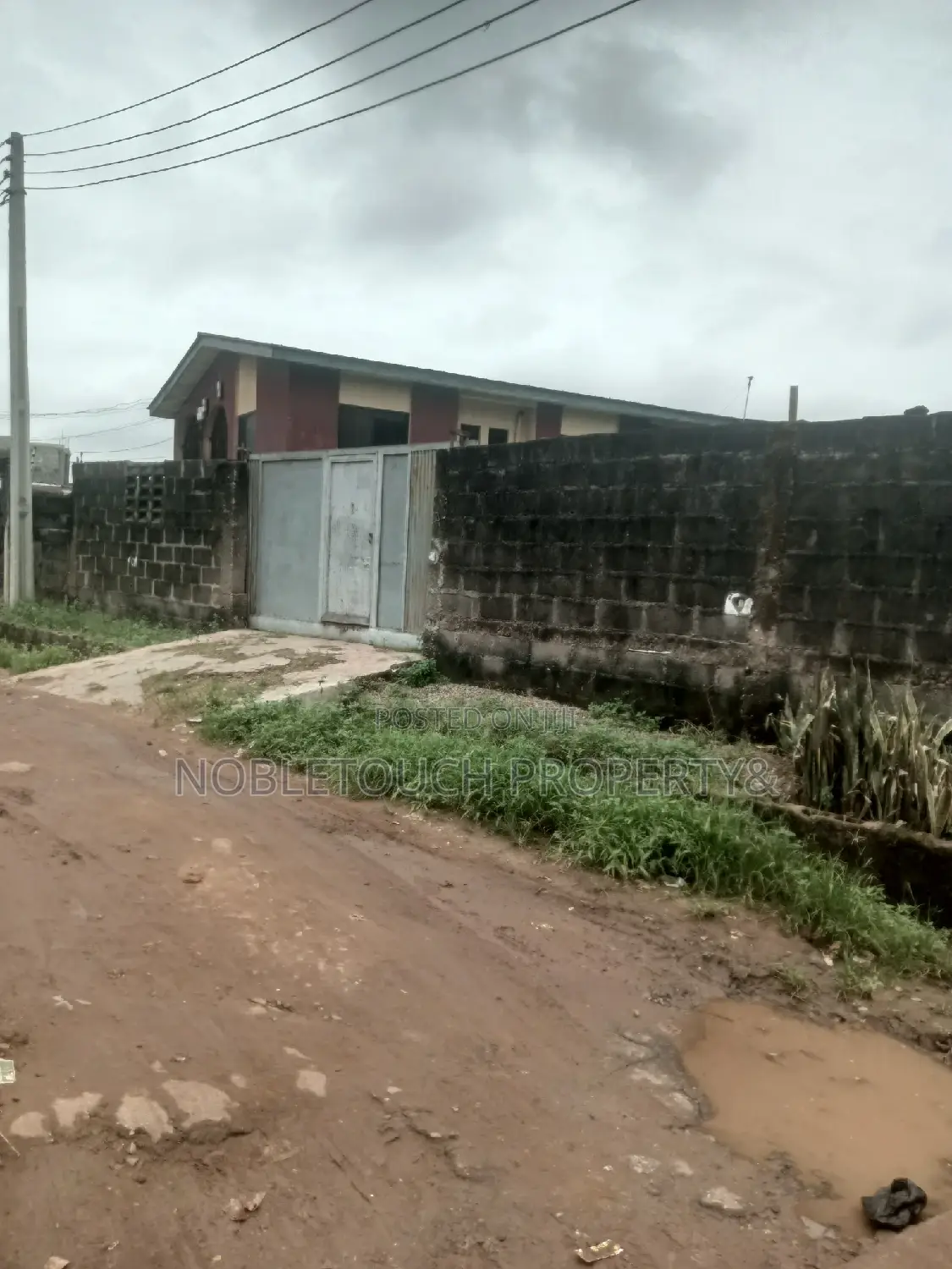 Dry Table Land Fence Round With Gate in Iseri Olofin