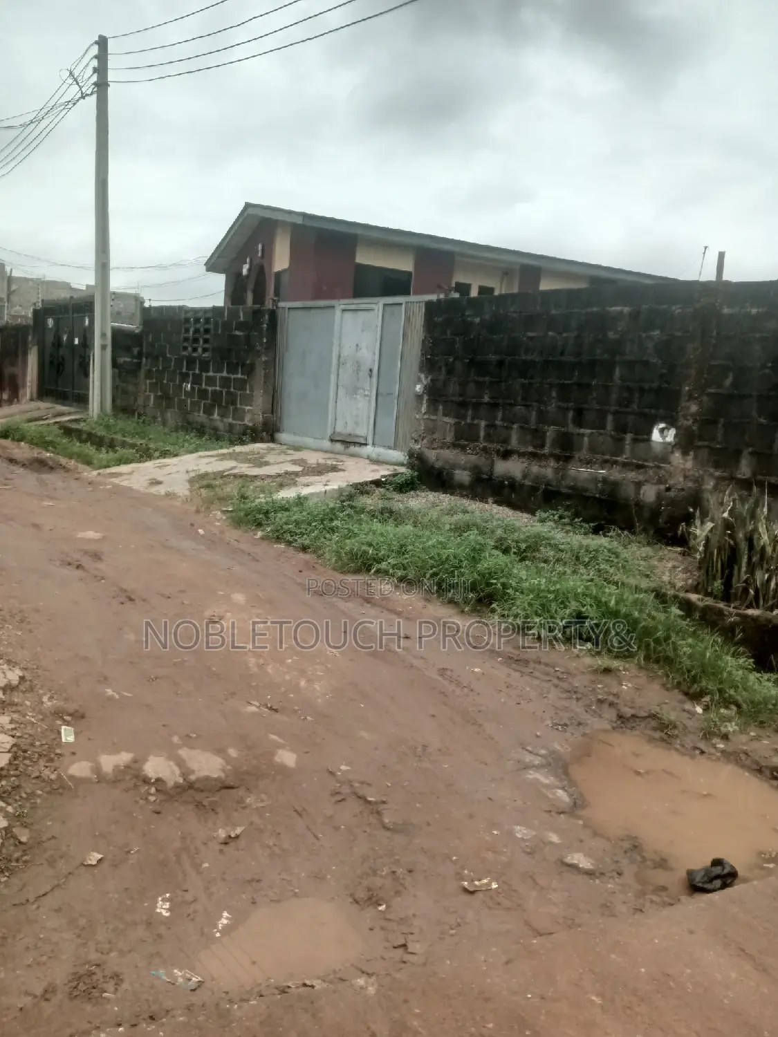 Dry Table Land Fence Round With Gate in Iseri Olofin