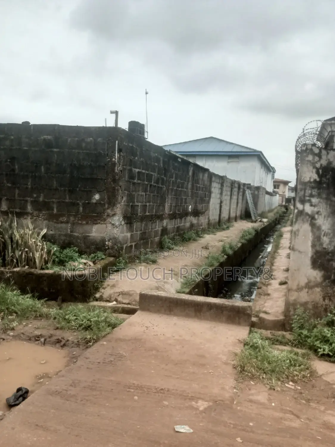 Dry Table Land Fence Round With Gate in Iseri Olofin