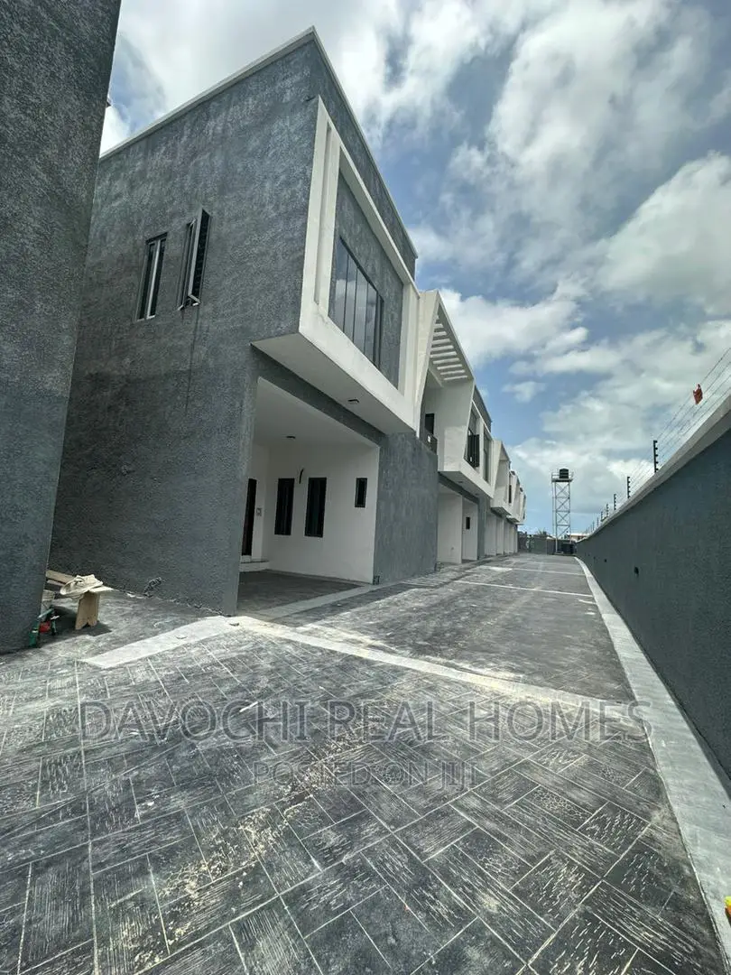 4bdrm Duplex in Ologolo Estate, Lekki for sale in Lekki