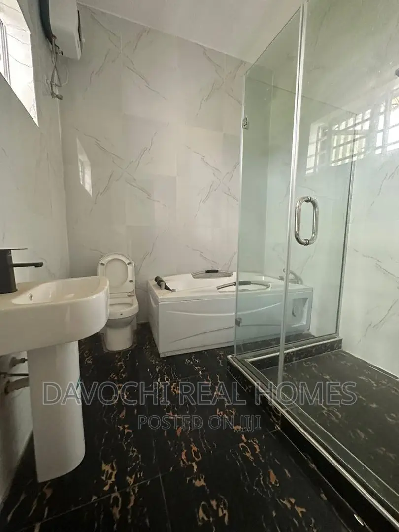 4bdrm Duplex in Ologolo Estate, Lekki for sale in Lekki