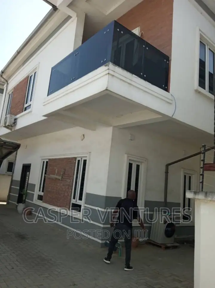 5bdrm Duplex in Spg, Igbo-efon for rent in Igbo-efon