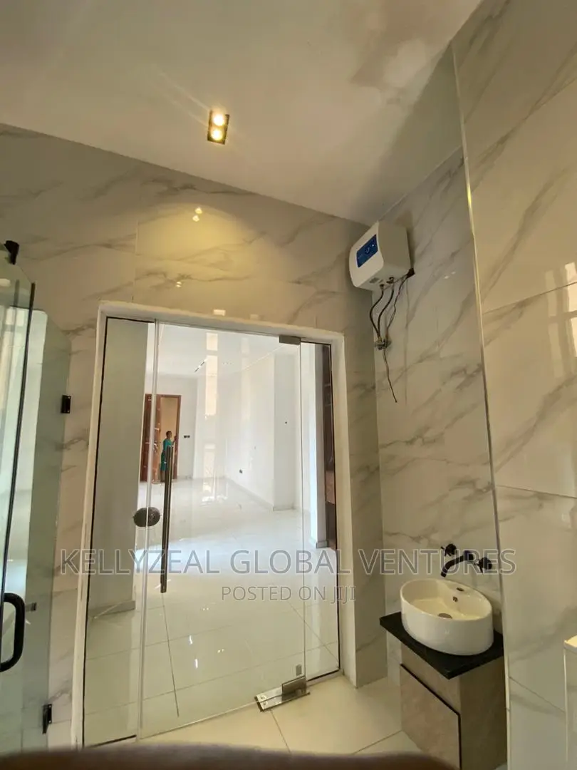 6bdrm Duplex in Garwood Estate, Lekki for sale in Lekki