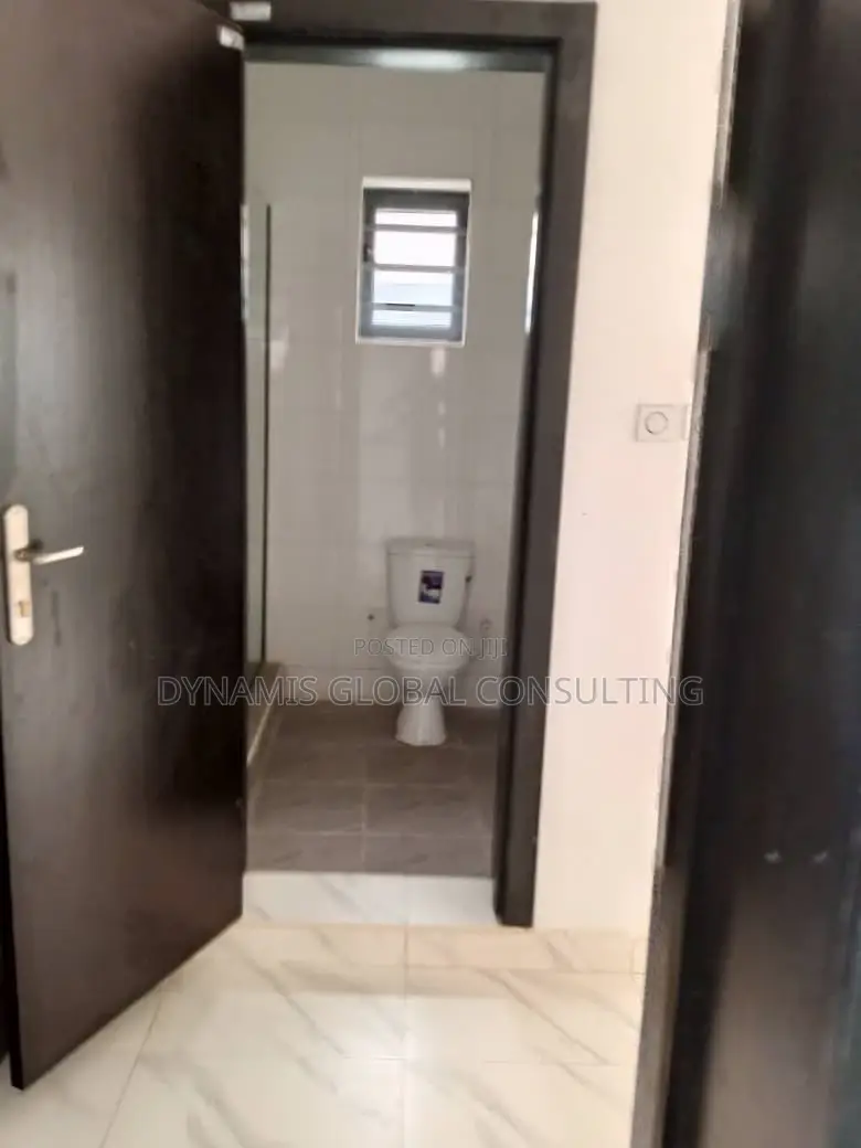 Furnished 4bdrm Duplex in Gateway Zone Estate, for sale in GRA Phase 1