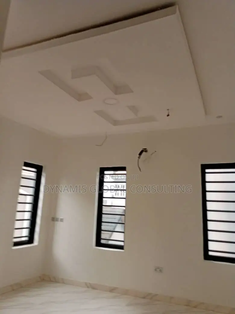 Furnished 4bdrm Duplex in Gateway Zone Estate, for sale in GRA Phase 1