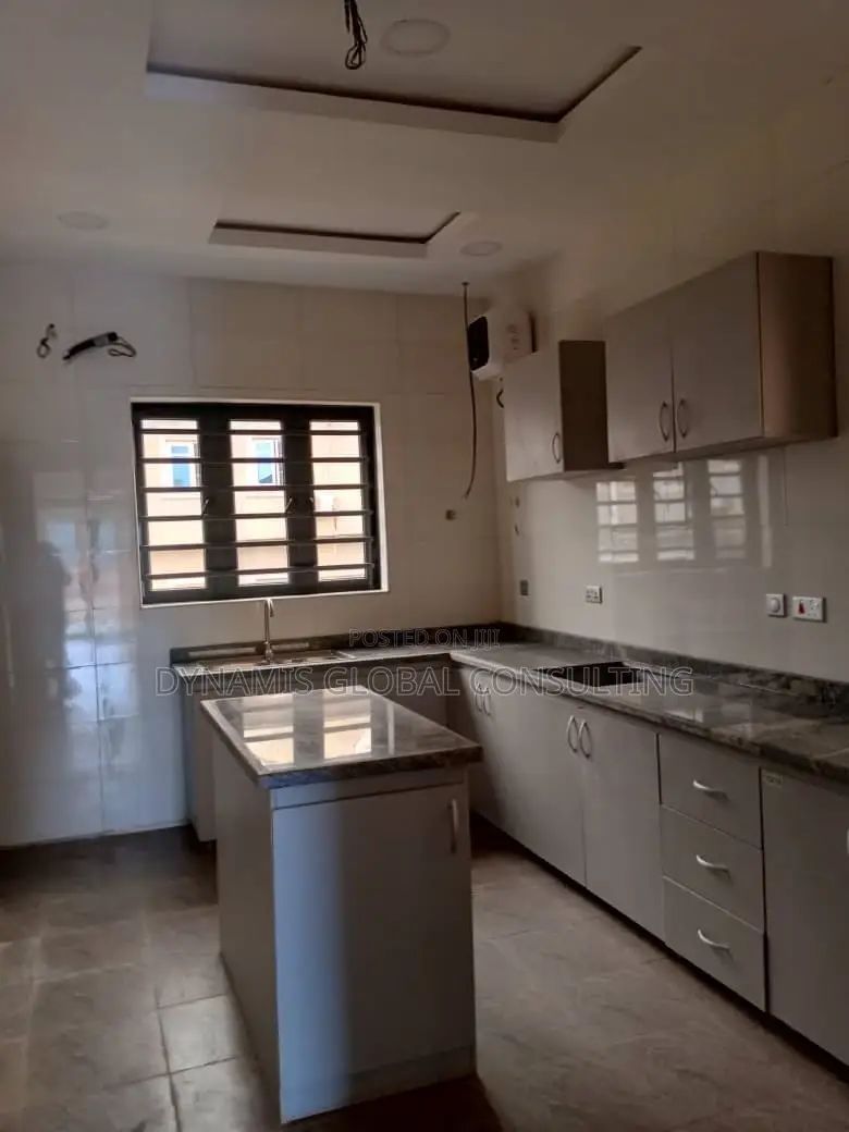 Furnished 4bdrm Duplex in Gateway Zone Estate, for sale in GRA Phase 1