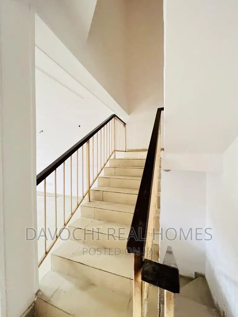 5bdrm Duplex in Chevron, Lekki for rent in Lekki