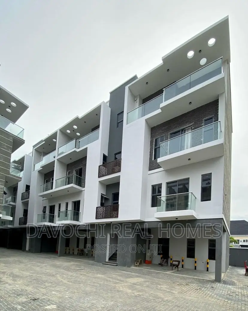 2bdrm Maisonette in Lekki Phase One for rent in Lekki