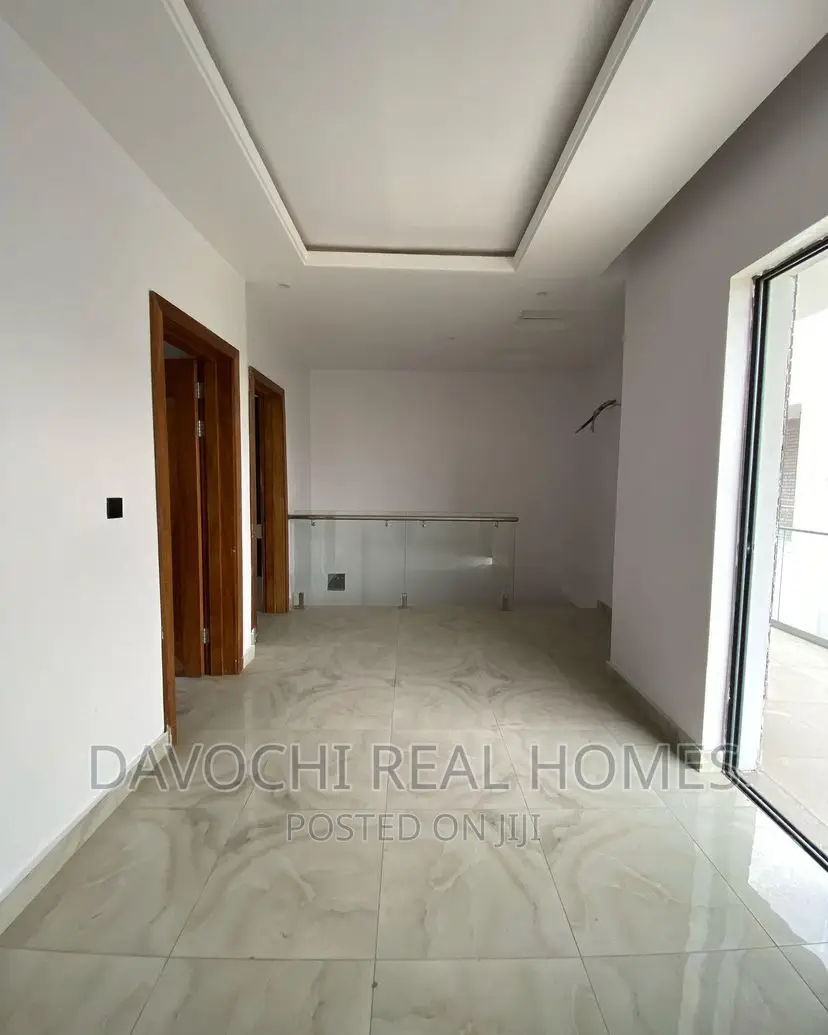 2bdrm Maisonette in Lekki Phase One for rent in Lekki