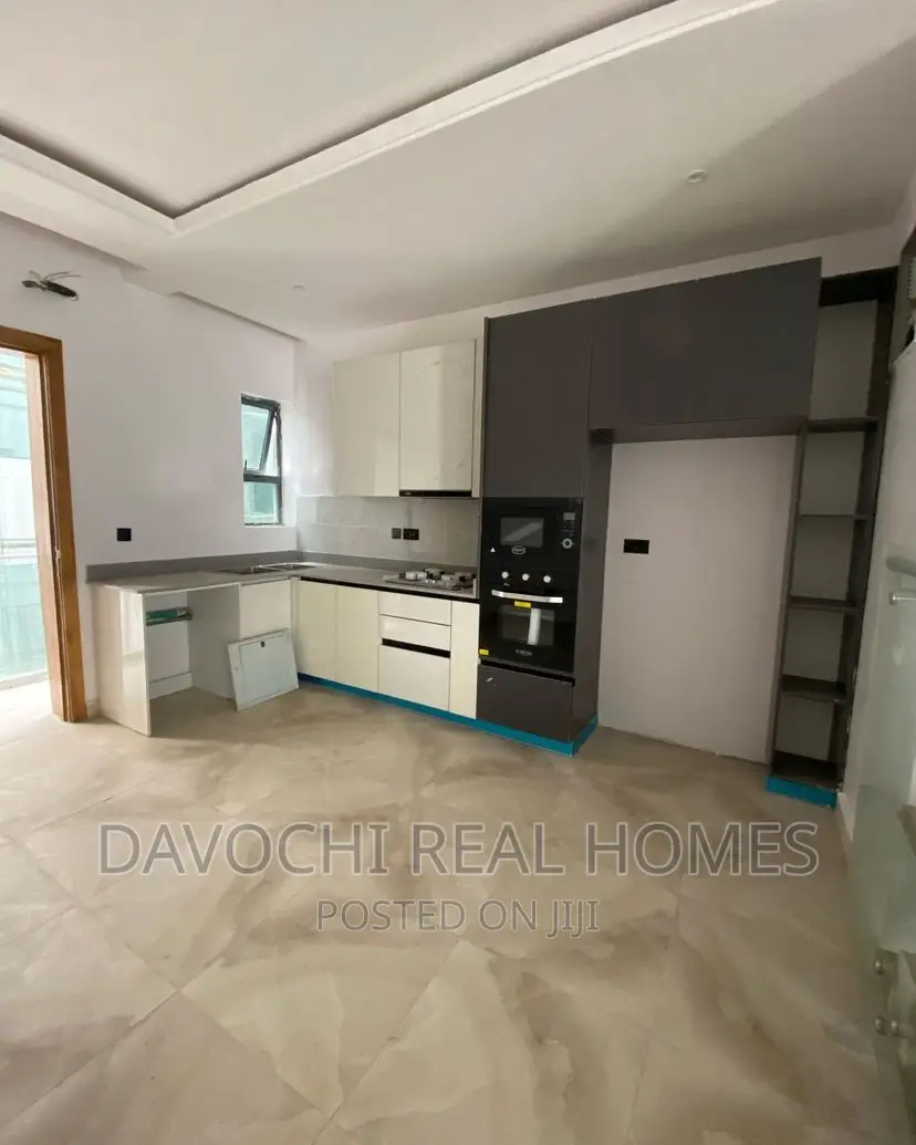 2bdrm Maisonette in Lekki Phase One for rent in Lekki