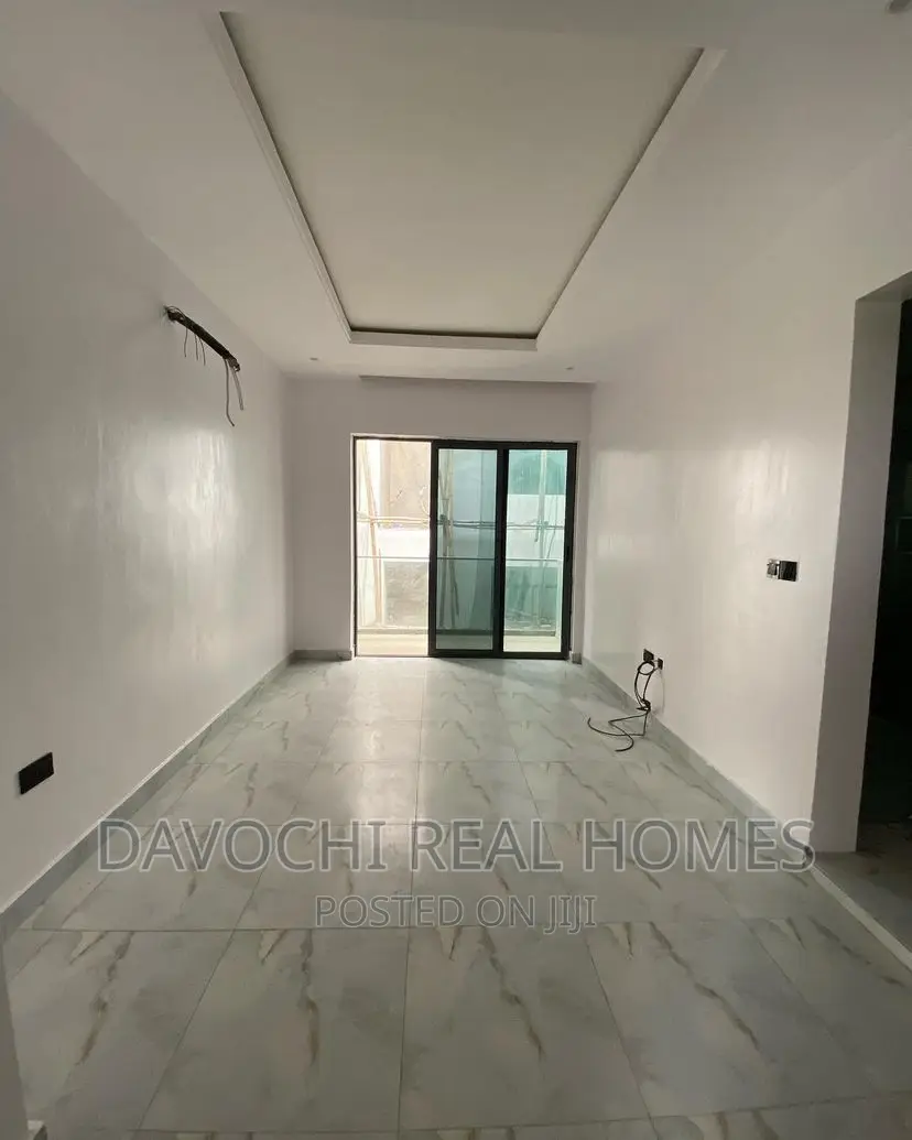 2bdrm Maisonette in Lekki Phase One for rent in Lekki
