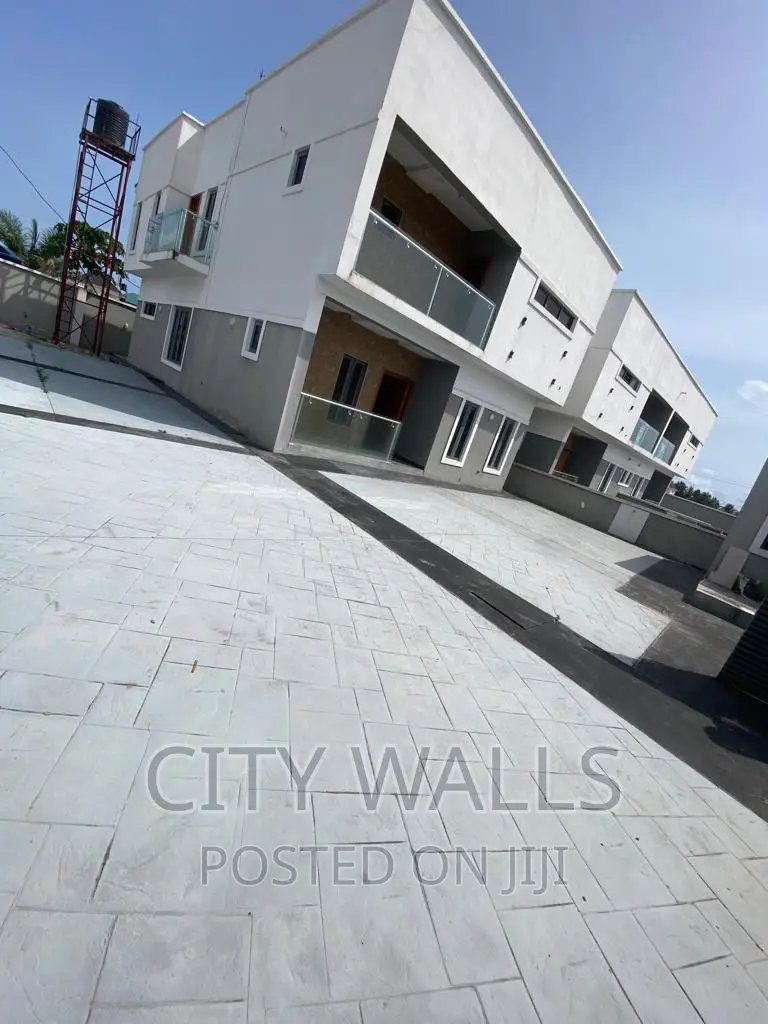 4bdrm Duplex in Ogombo for sale in Ogombo
