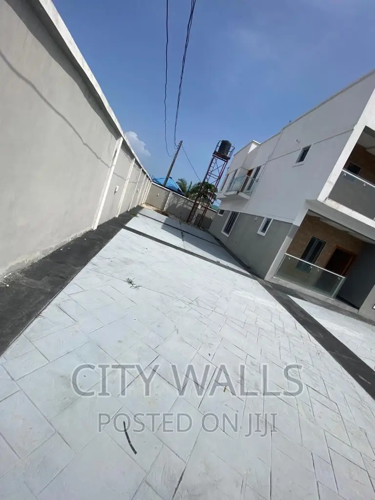 4bdrm Duplex in Ogombo for sale in Ogombo