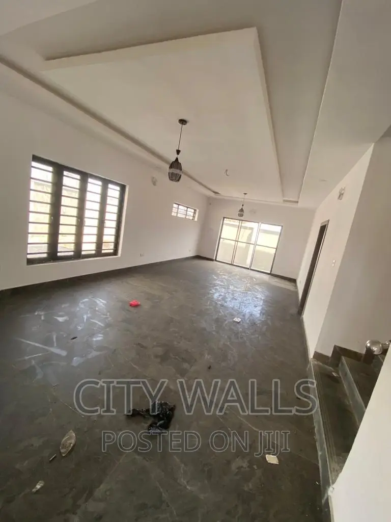 4bdrm Duplex in Ogombo for sale in Ogombo