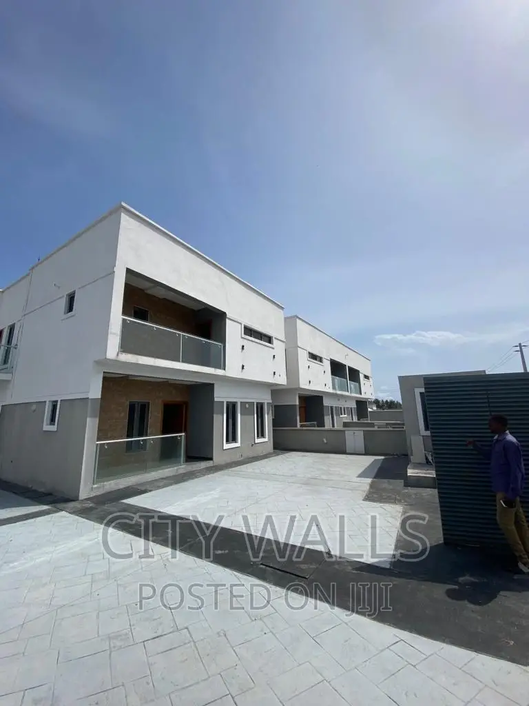 4bdrm Duplex in Ogombo for sale in Ogombo