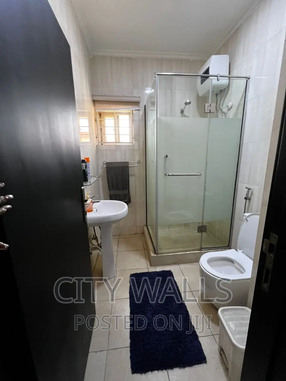 Furnished 3bdrm Block of Flats in Bourdillon Court, Chevron for rent in Chevron