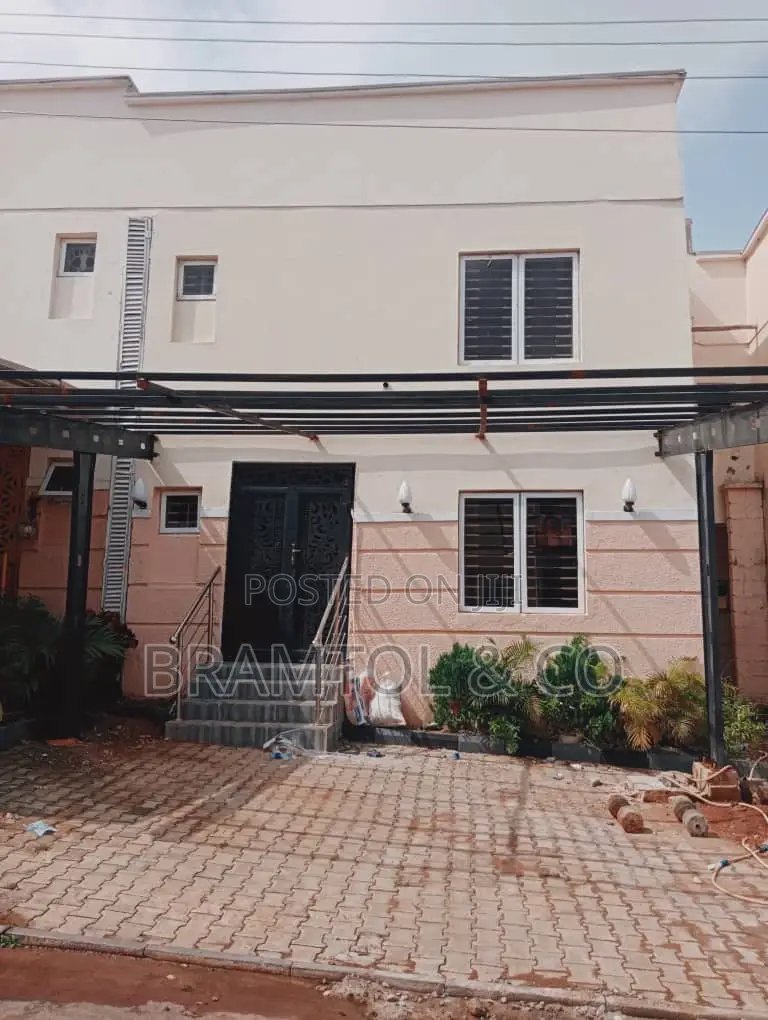 4bdrm Townhouse / Terrace in Brains & Hammers, Life Camp for rent in Life Camp