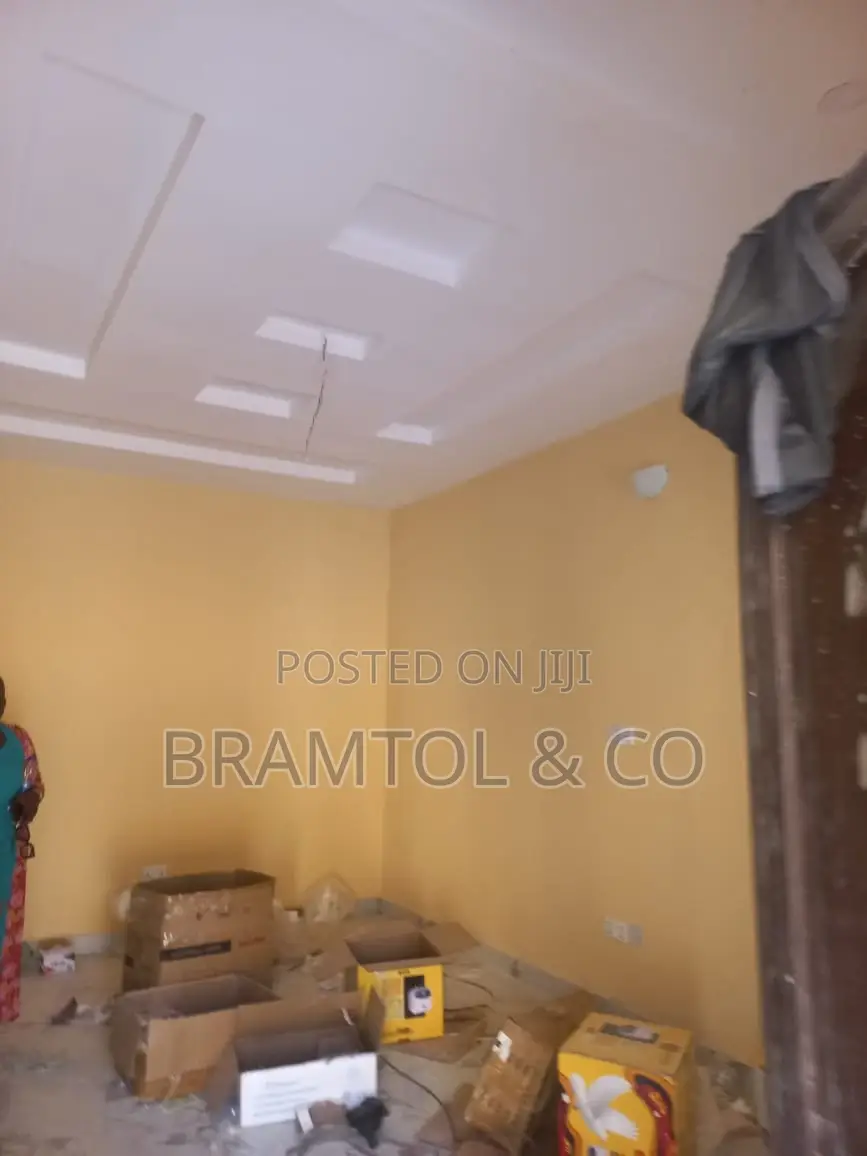 2bdrm Bungalow in Mini Estate, Lugbe District for rent in Lugbe District