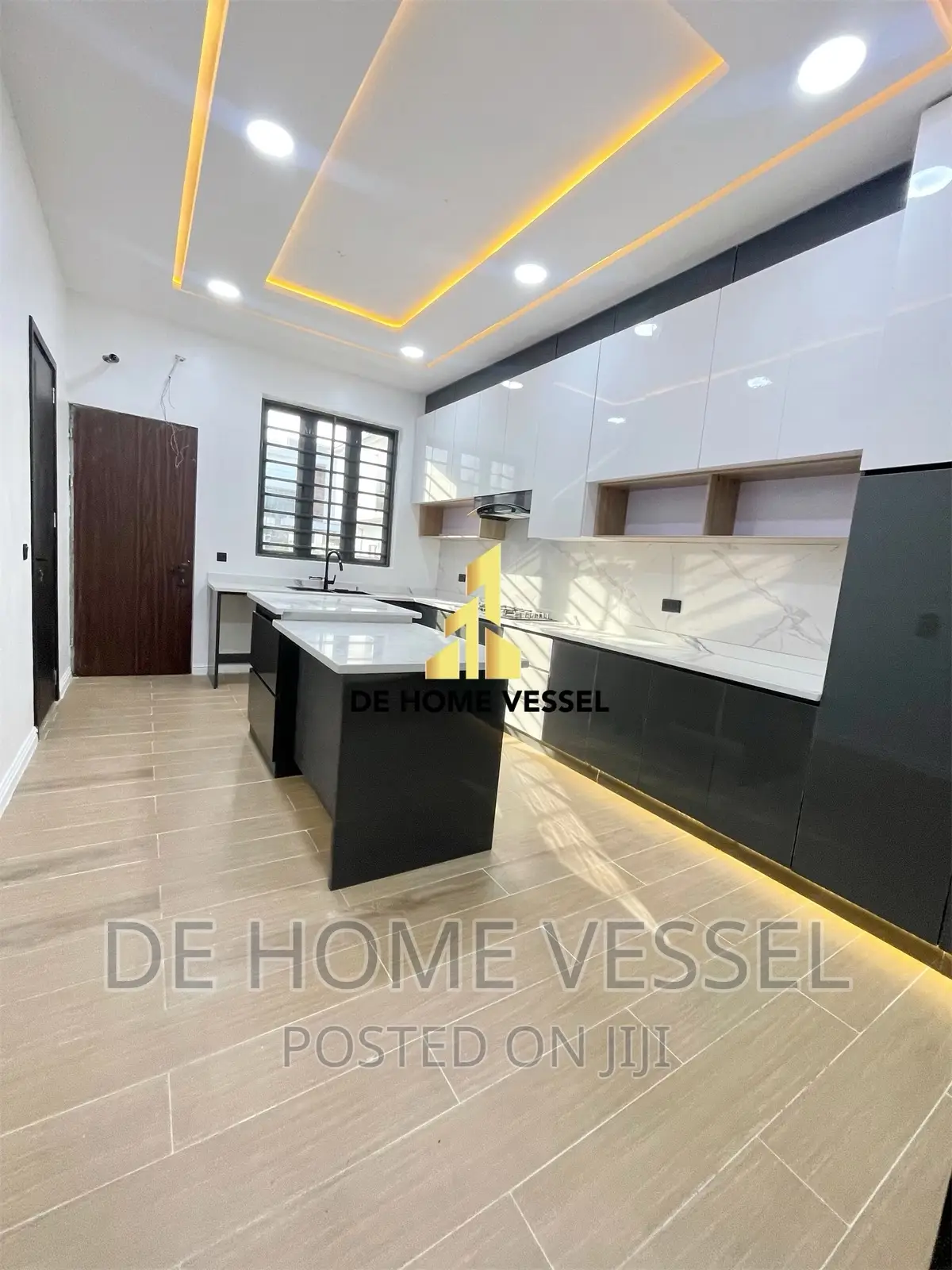 5bdrm Duplex in Ikota for sale in Ikota