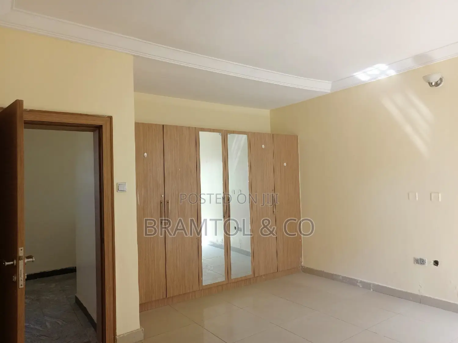 4bdrm Townhouse / Terrace in Durumi for rent in Durumi