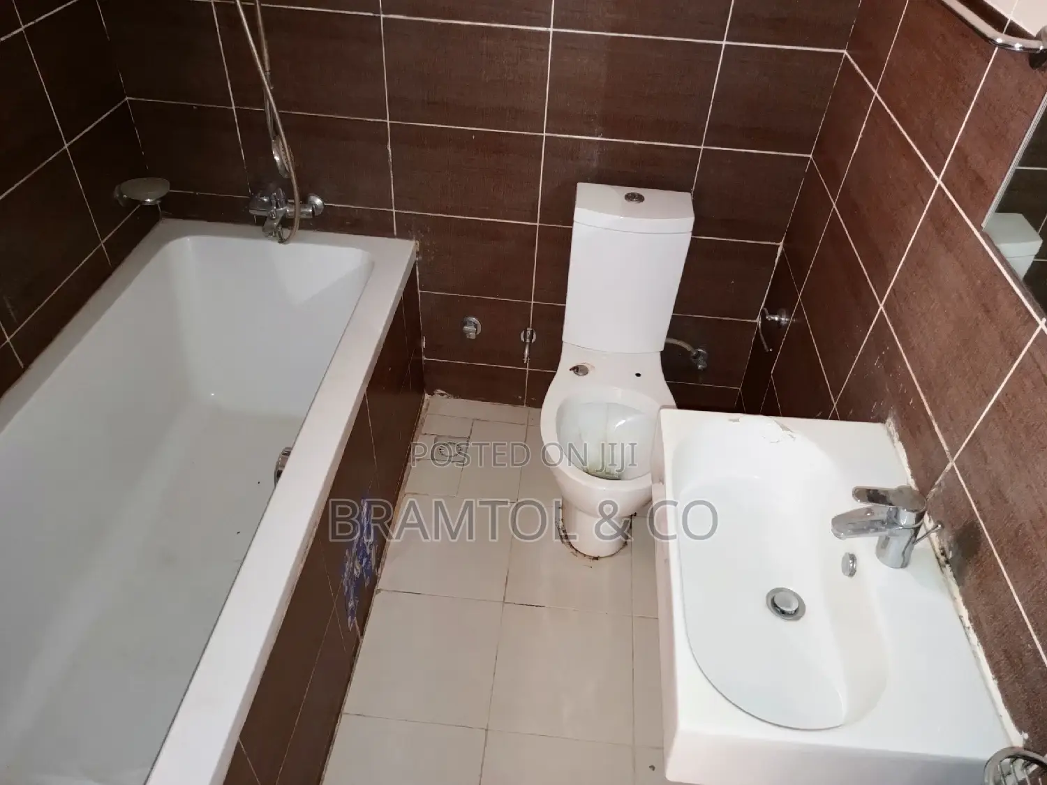 4bdrm Townhouse / Terrace in Durumi for rent in Durumi