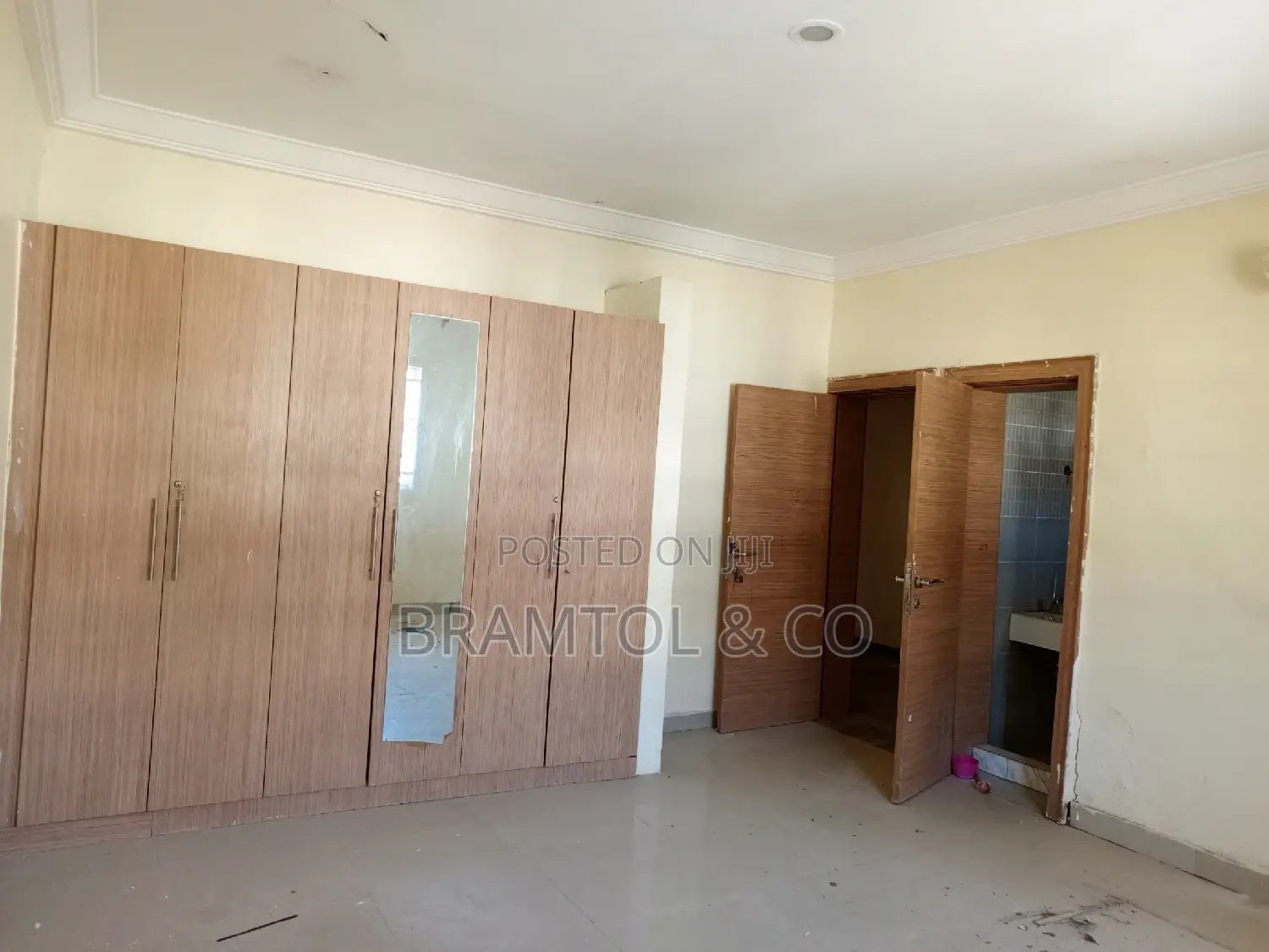 4bdrm Townhouse / Terrace in Durumi for rent in Durumi