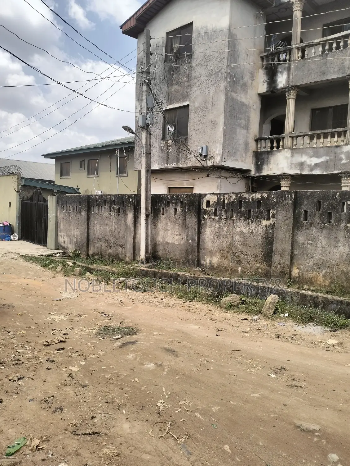 3bdrm Block of Flats in Okunola Egbeda Lagos for sale in Egbeda