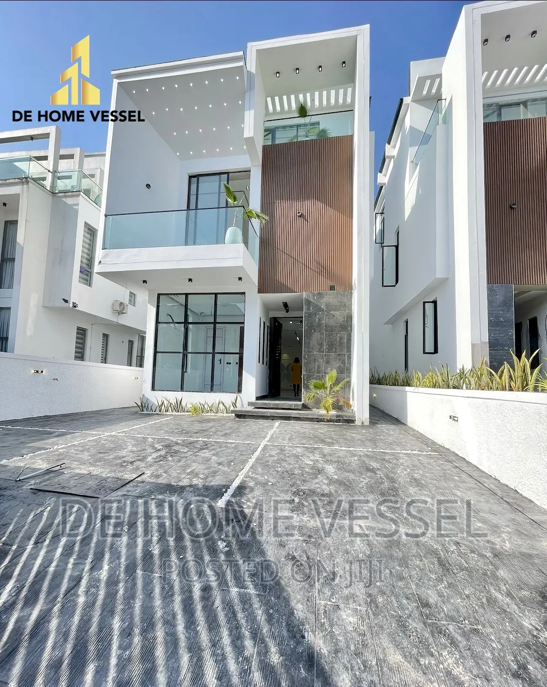 5bdrm Duplex in Osapa london for sale in Osapa london