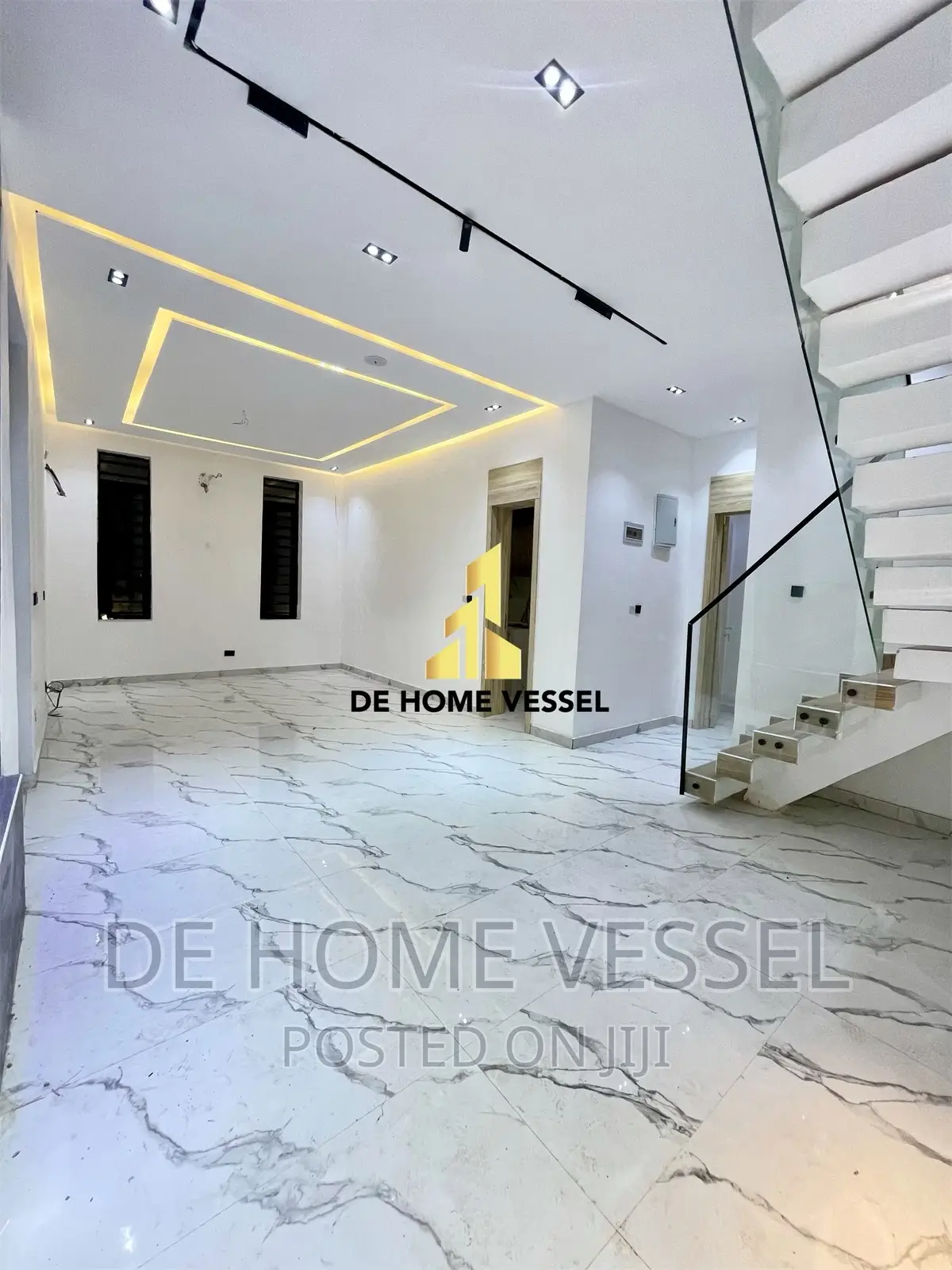 4bdrm Duplex in Chevron for sale in Chevron
