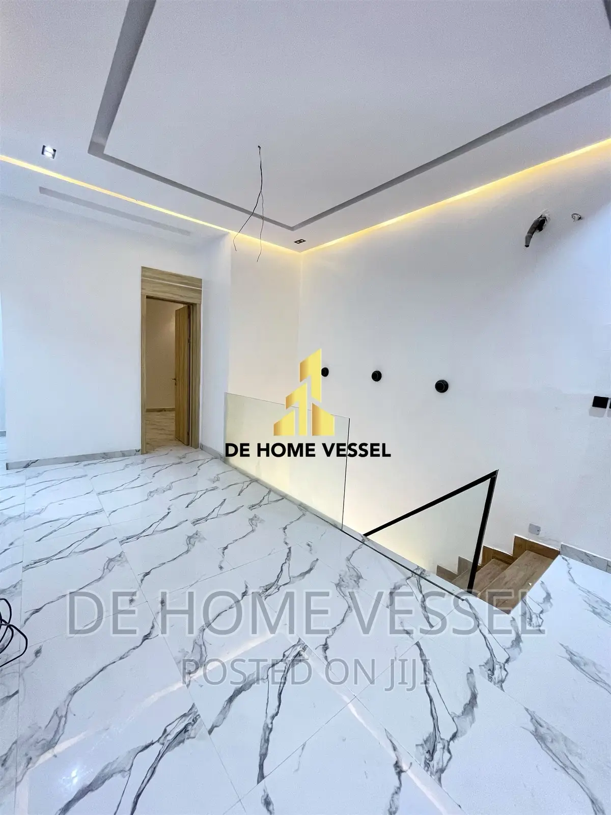 4bdrm Duplex in Chevron for sale in Chevron