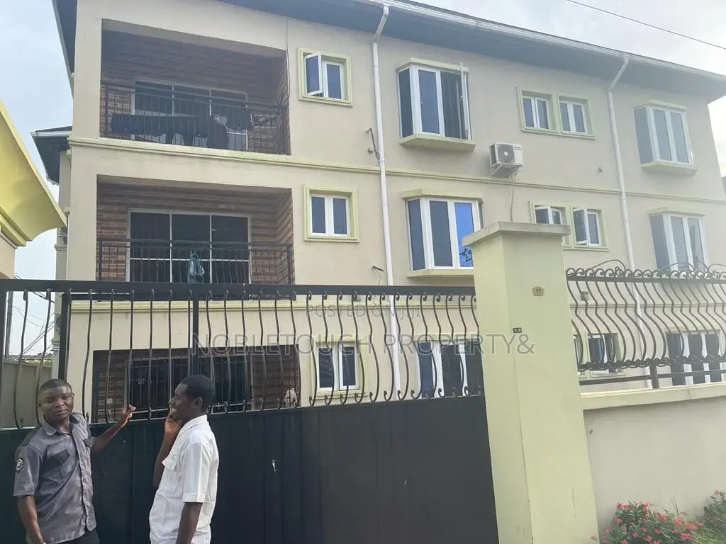 3bdrm Block of Flats in Ikeja Lagos, Toyin Street for sale in Toyin Street