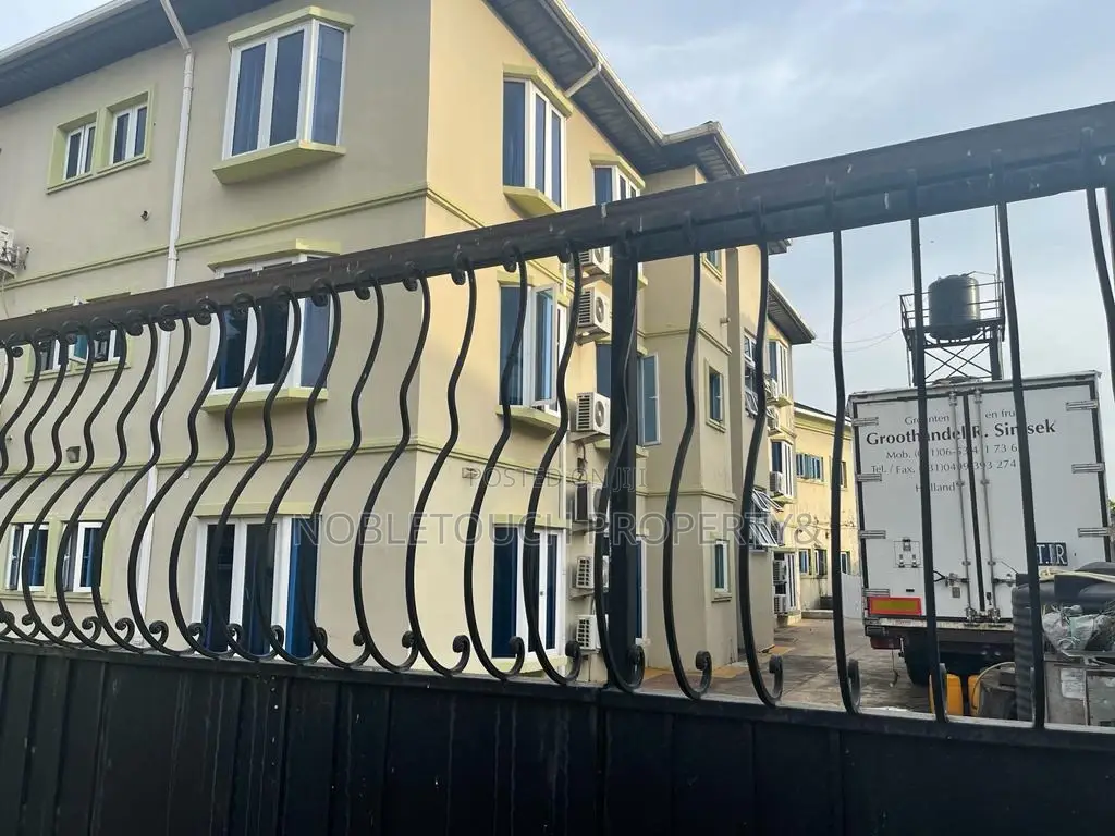 3bdrm Block of Flats in Ikeja Lagos, Toyin Street for sale in Toyin Street