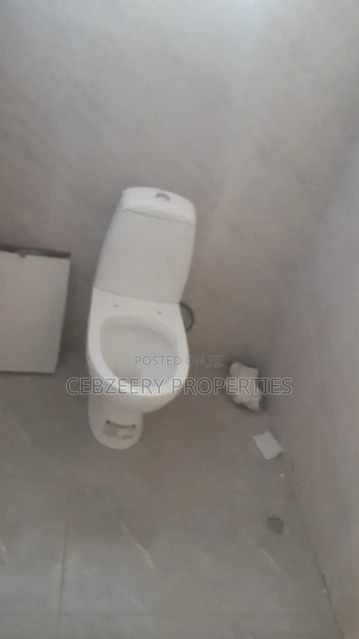 5bdrm Duplex in Omole Phase 2 for sale in Omole Phase 2